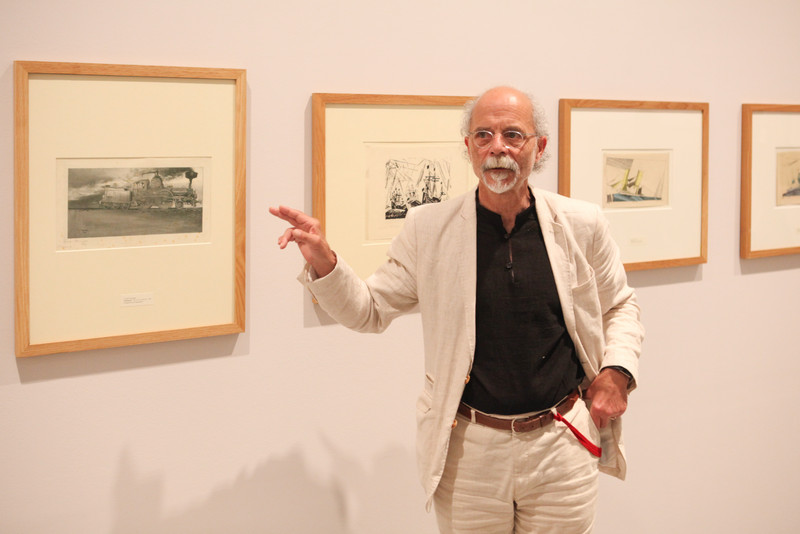 Direktor der Lyonel Feininger-Galerie Michael Freitag führt anschließend durch die Ausstellung