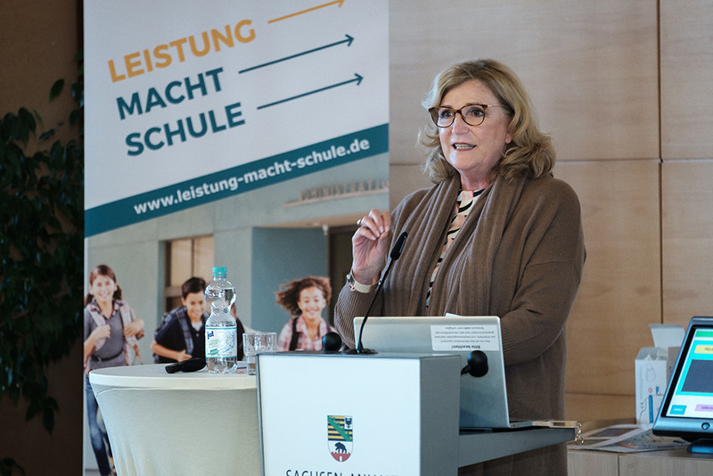 Frau Prof. Dr. Claudia Solzbacher